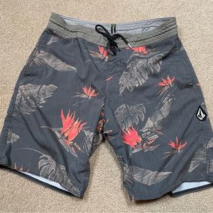 VOLCOM Floral Board Shorts Swim Trunks Men's 32